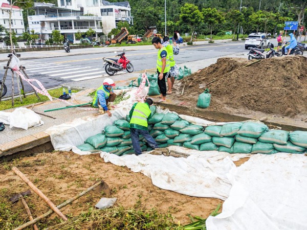 Mưa lũ Đà Nẵng: Hạ tầng giao thông bị hư hại, phong tỏa nhiều tuyến đường