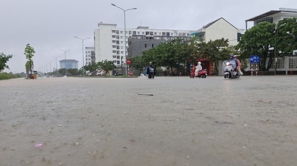 Thừa Thiên – Huế: Mưa lớn trở lại, khẩn trương điều tiết hồ Tả Trạch