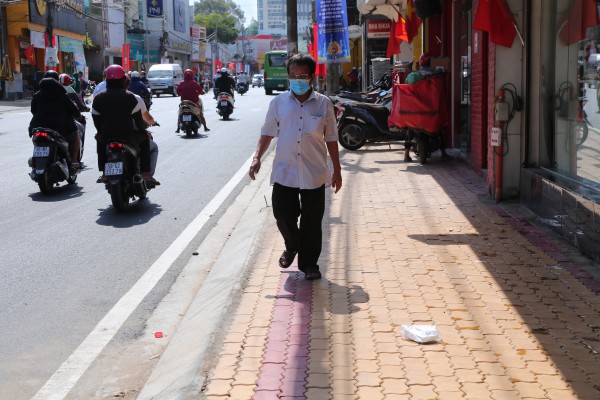TPHCM: Người dân phấn khởi khi đường Võ Văn Ngân trải nhựa láng bóng, sạch ‘lô cốt’