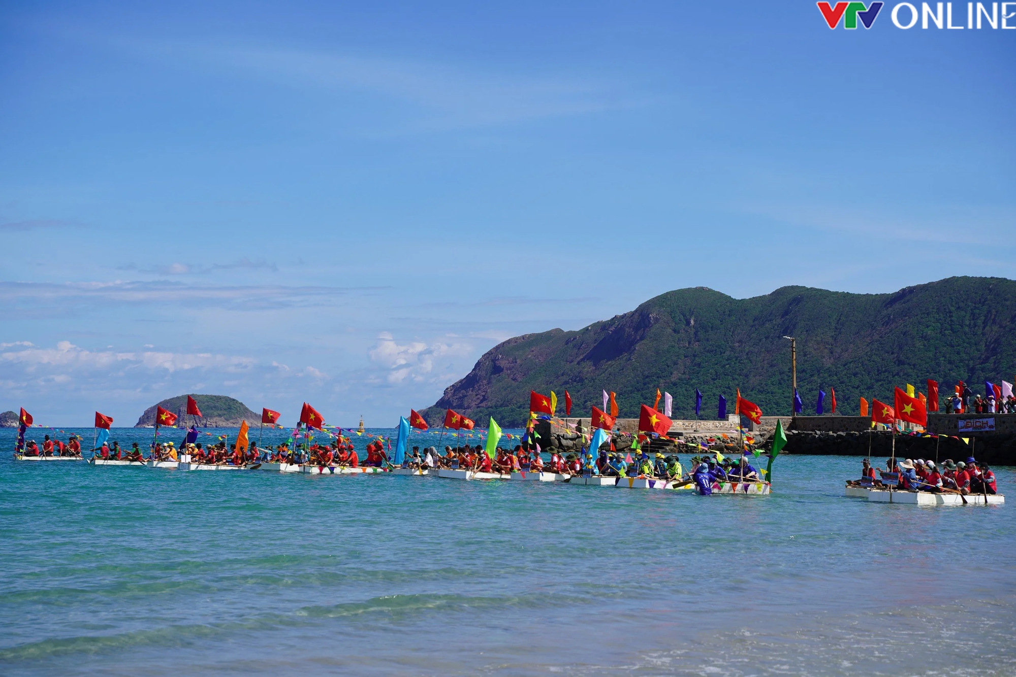 Sôi nổi lễ hội Đua bè truyền thống tại huyện Côn Đảo