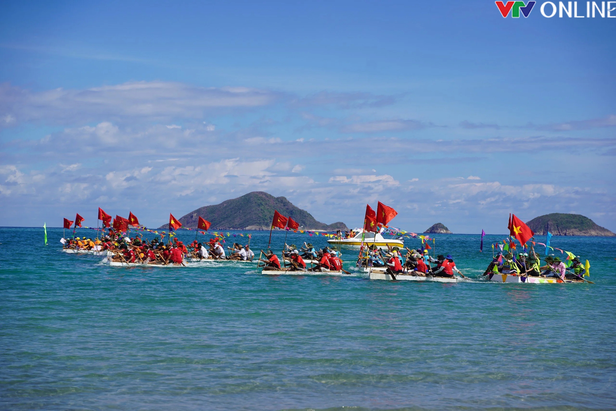 Sôi nổi lễ hội Đua bè truyền thống tại huyện Côn Đảo