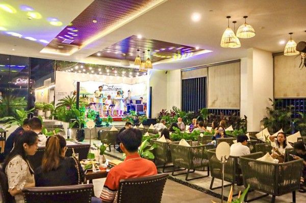 Blue Bar – quầy bar độc đáo ở Nha Trang hoạt động trở lại