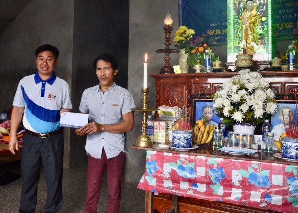 SCTV tới thăm và tặng quà cho gia đình có hai anh em đi tránh lũ bị lật thuyền tử vong ở Quảng Bình