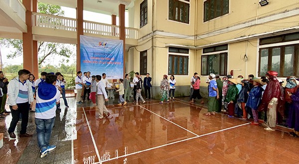 SCTV trao quà cho CB-CNV và 390 hộ dân bị thiên tai, lũ lụt ở Huế