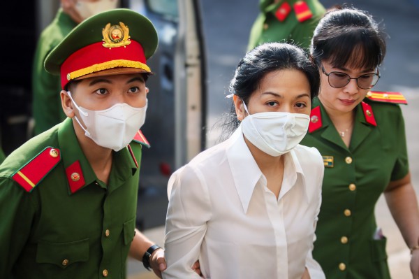 Bị cáo Trần Quí Thanh cùng 2 con gái hầu tòa
