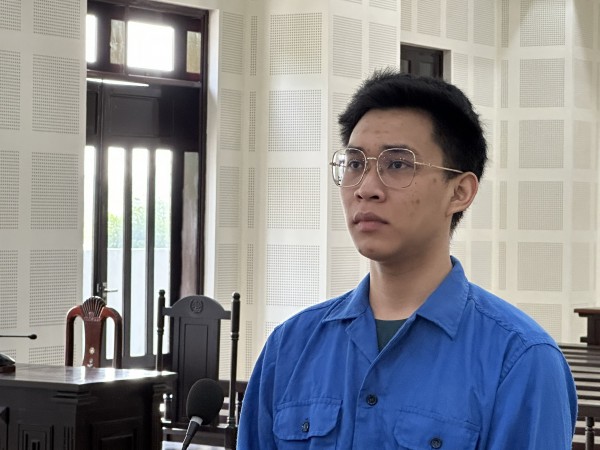 Buôn lậu 20 điện thoại iPhone, nam sinh viên Thái Lan bị tuyên phạt 4 năm tù