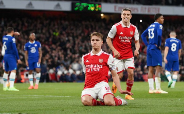 Vòng 34 Ngoại hạng Anh – Arsenal thắng dễ Chelsea, đòi lại ngôi đầu