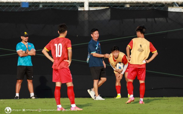 U17 Việt Nam thoải mái tinh thần trước trận gặp U17 Uzbekistan