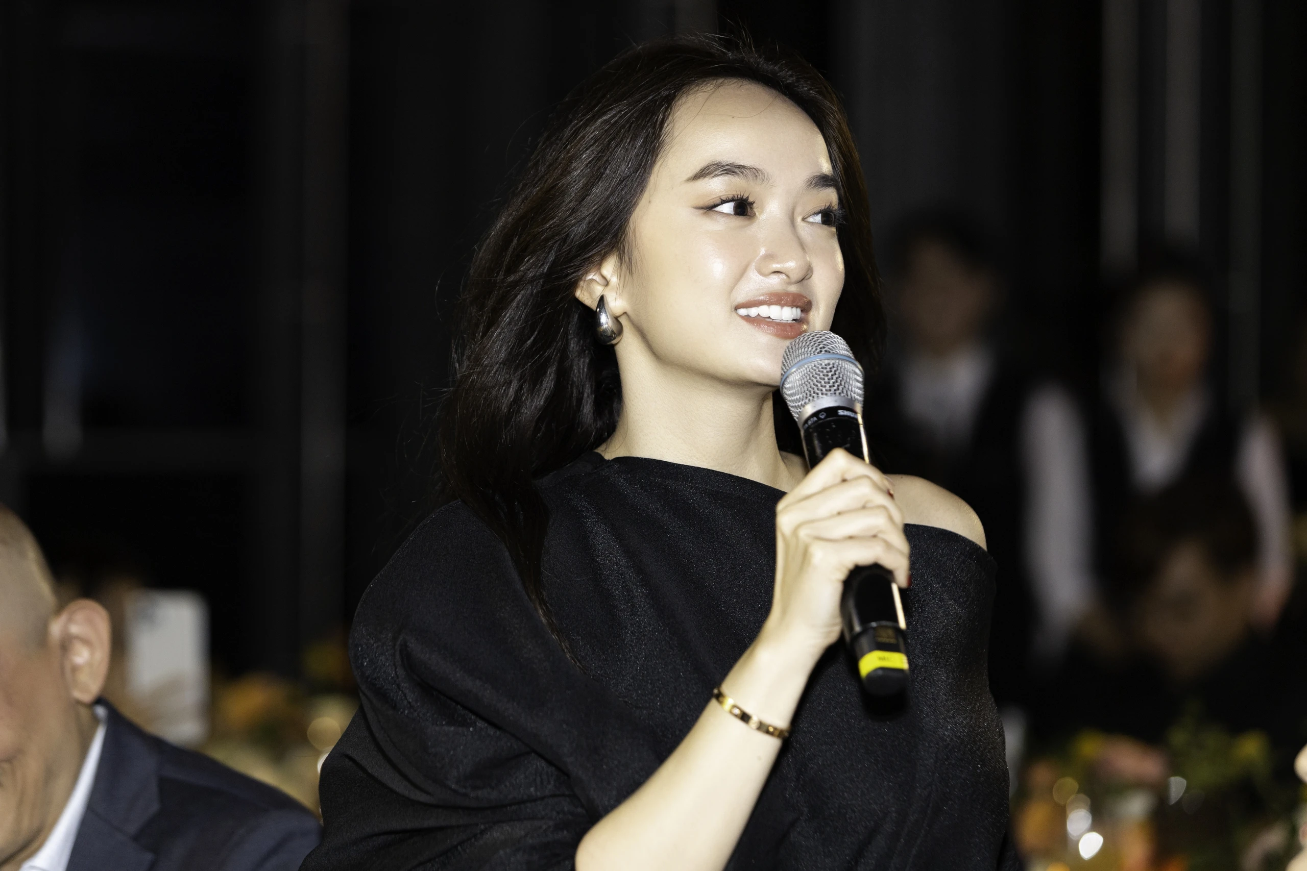 Hồ Ngọc Hà đọ sắc cùng dàn mỹ nhân Việt tại sự kiện công bố 'tin vui'