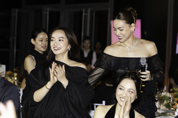 Hồ Ngọc Hà đọ sắc cùng dàn mỹ nhân Việt tại sự kiện công bố 'tin vui'