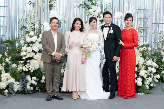 Dàn diễn viên dự đám cưới Ngọc Huyền, NTK Đức Hùng khoe hậu trường thiết kế trang phục Táo quân