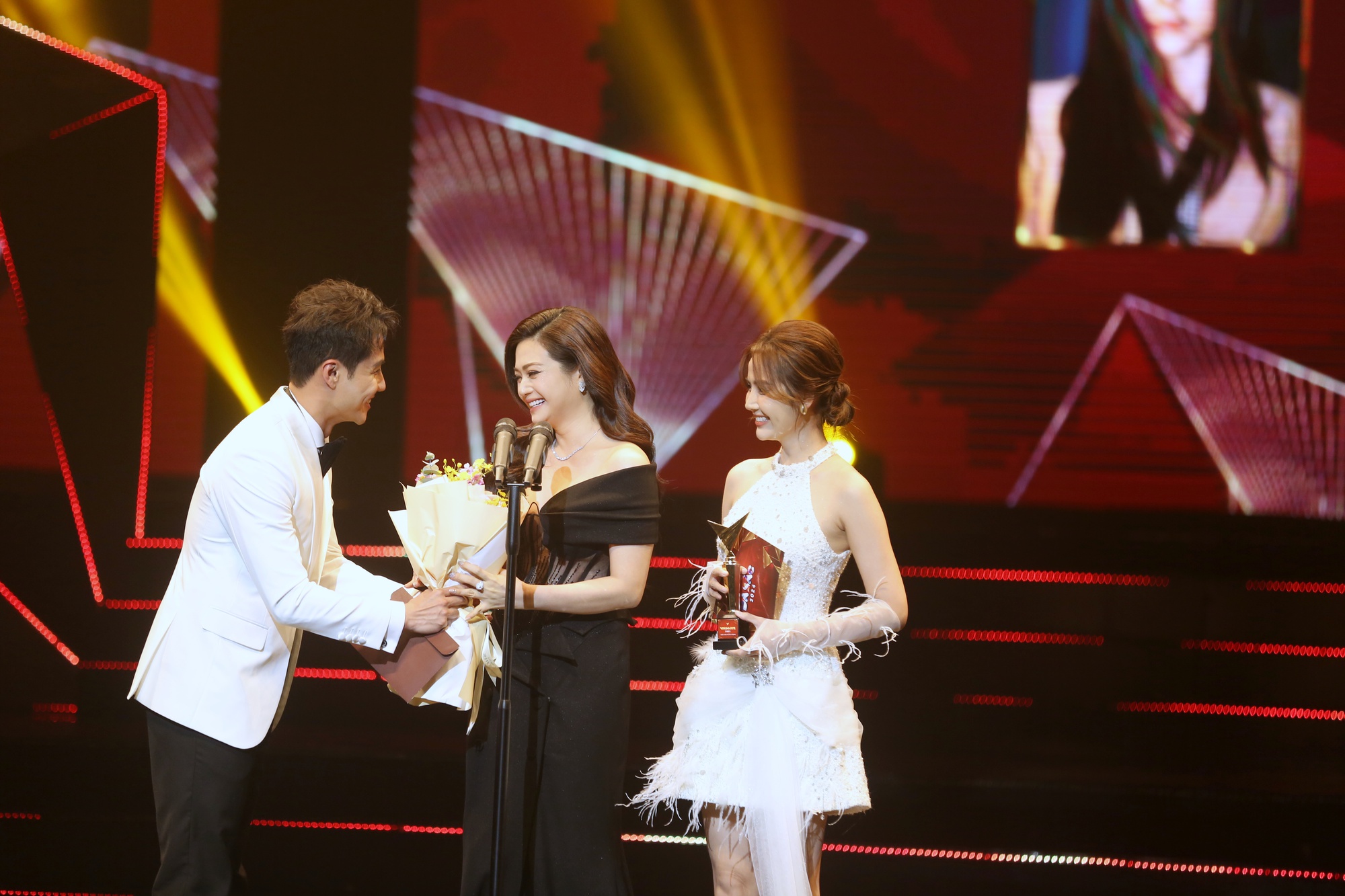 Khoảnh khắc đáng nhớ của "Chào năm mới Đa sắc 2024" và trao giải VTV Awards