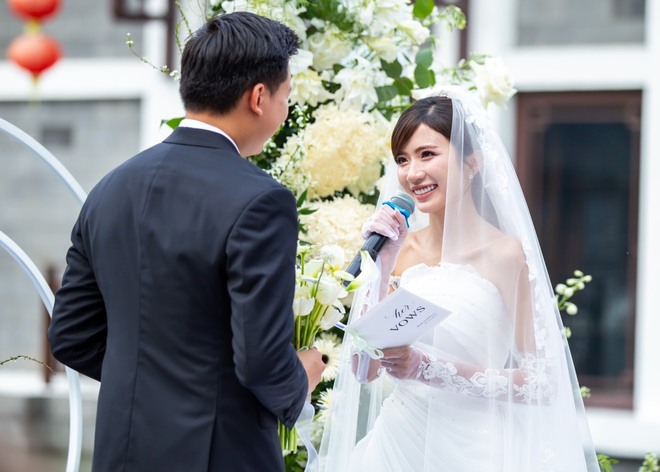 NSƯT Chí Trung cùng bạn gái dự đám cưới Ngọc Huyền, NTK Đức Hùng khoe hậu trường thiết kế trang phục Táo quân