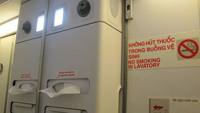 Bị phạt 4 triệu đồng vì hút thuốc trên máy bay