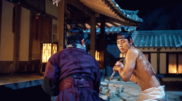 Phim cổ trang Hàn và những màn khoe 6 múi: Không thể bỏ qua tam hoàng tử của "Moon Lovers"