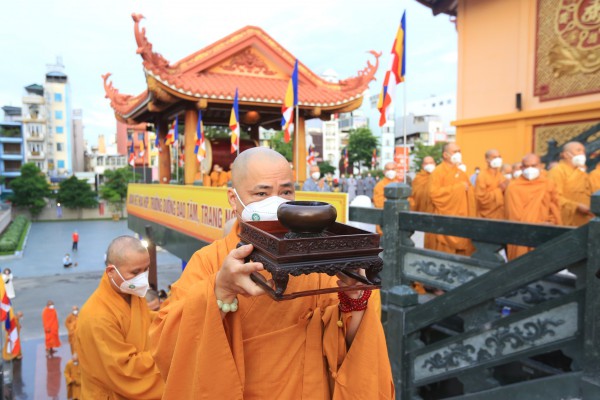 Đại lễ Phật Đản: Trang nghiêm lễ Tắm Phật tại Việt Nam Quốc Tự