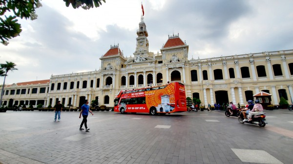 Hàng ngàn người dân tham quan miễn phí trụ sở HĐND- UBND TP Hồ Chí Minh