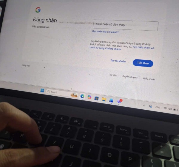 Làm sao để biết email, mật khẩu của mình có đang 'trôi nổi' trên 'chợ đen'?