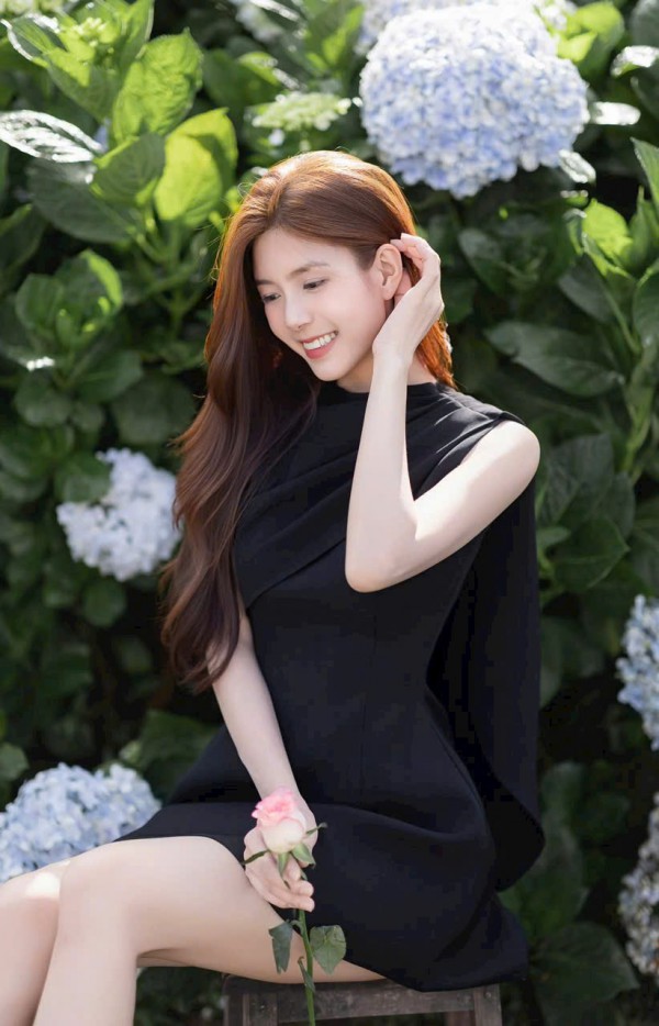 'Nàng thơ Đà Lạt' có cái tên... Vui đang hút hồn dân mạng