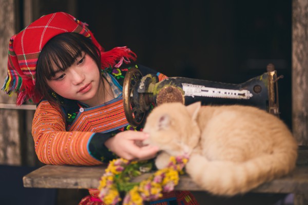 Sau vài giờ đăng tải, bộ ảnh cô bé H’Mông đã khiến mạng xã hội ‘bùng nổ’ Sau vài giờ đăng tải, bộ ảnh cô bé H’Mông đã khiến mạng xã hội ‘bùng nổ’