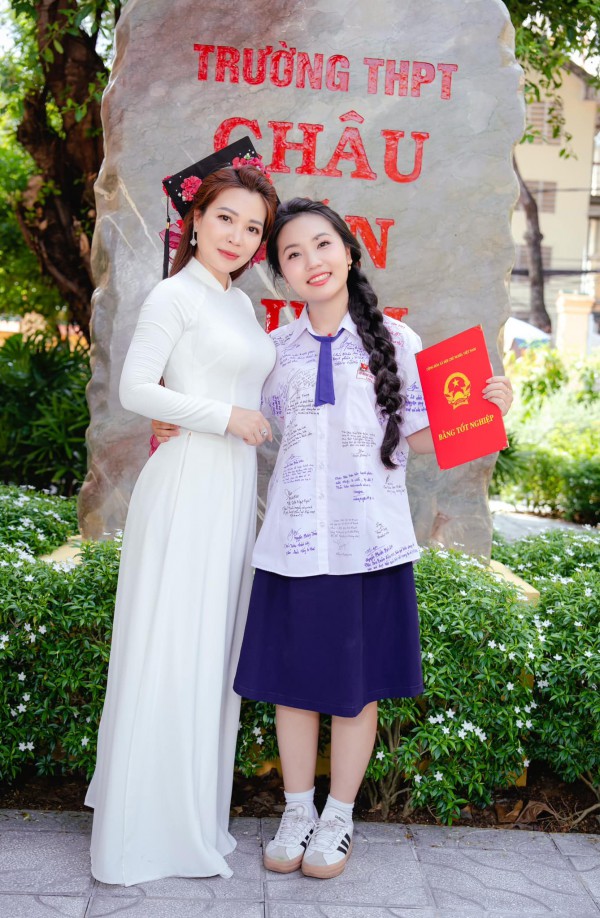 'Viết cho con ngày tốt nghiệp' gây sốt mạng xã hội