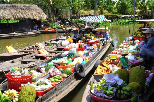 Đi du lịch dịp tết với người lạ: Nên hay không?