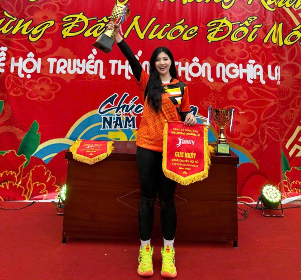 ‘Đô vật hot girl’ 24 tuổi gây sốt mạng xã hội