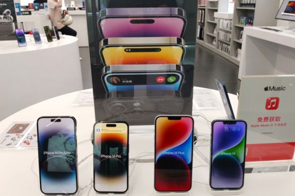 Apple đào tạo nhân viên lôi kéo người mua phụ kiện USB-C