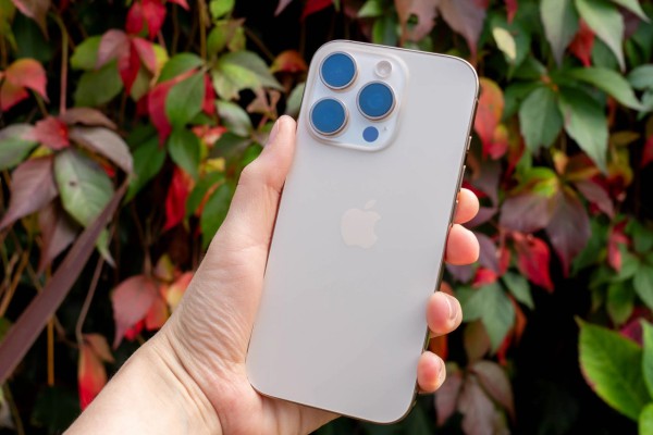Cổ phiếu Apple điêu đứng vì sắc lệnh thuế mới của ông Donald Trump