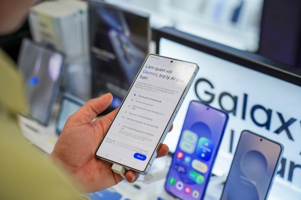 Samsung sáng tỏ các tính năng AI của One UI 7 trên smartphone Galaxy cũ Samsung sáng tỏ các tính năng AI của One UI 7 trên smartphone Galaxy cũ