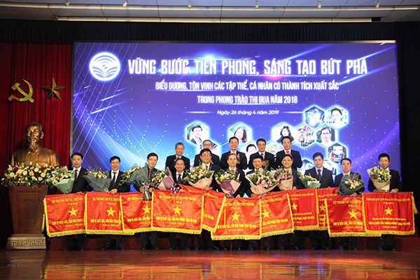 Tôn vinh 10 gương mặt tiêu biểu ngành TT&TT năm 2018