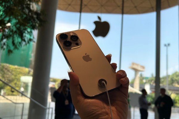 iPhone 15 Pro Max là smartphone có máy ảnh selfie tốt nhất hiện nay