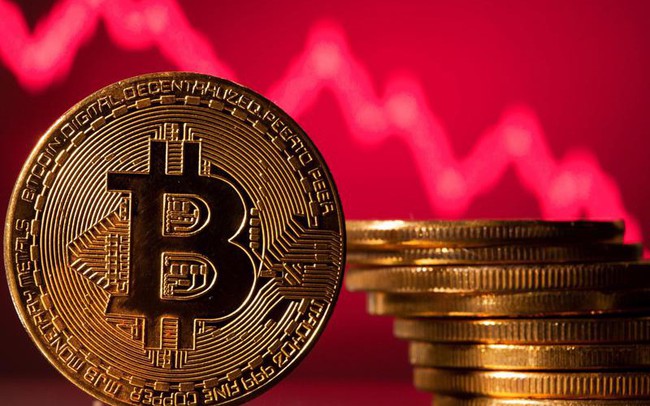 Bitcoin cắm đầu lao dốc sau khi vượt 69.000 USD