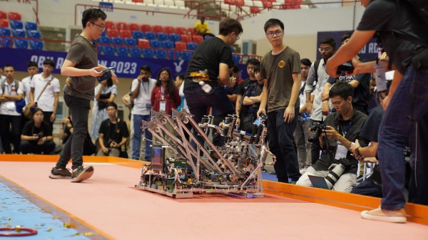 Các đội tuyển ABU Robocon 2023 giao lưu và chia sẻ công nghệ