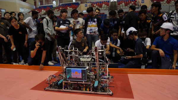 Các đội tuyển ABU Robocon 2023 giao lưu và chia sẻ công nghệ