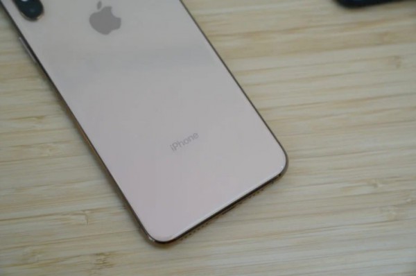 Có lẽ bạn không nên mua iPhone ngay bây giờ