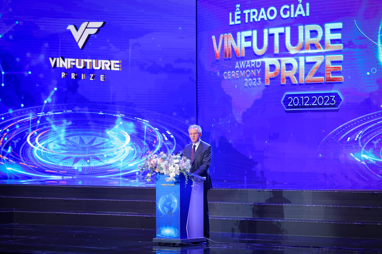 Công trình về pin mặt trời và pin lithium-ion giành giải thưởng 3 triệu USD của VinFuture 2023