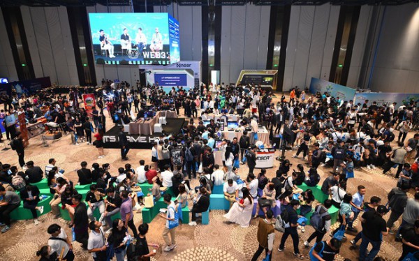 Hàng nghìn người tham dự sự kiện “Khám phá tương lai không giới hạn” Hàng nghìn người tham dự sự kiện “Khám phá tương lai không giới hạn”