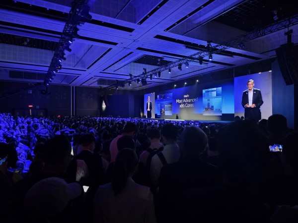 Intel mở rộng Core Ultra Series 3 sang robot và AI biên tại Computex 2026 Intel mở rộng Core Ultra Series 3 sang robot và AI biên tại Computex 2026
