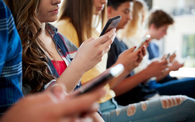Lệnh cấm điện thoại di động trong trường học Hà Lan có hiệu lực từ tháng 1/2024