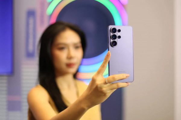 Lý do nhiều điện thoại Samsung phát ra tiếng lạch cạch khi lắc?