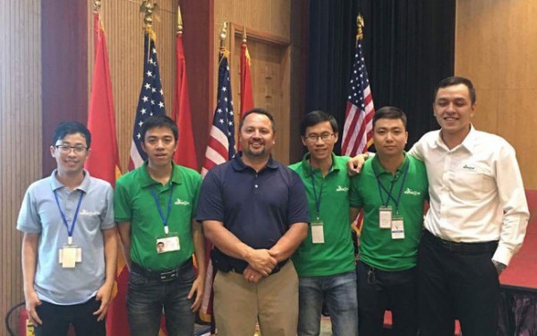 Mối lương duyên xuyên biên giới từ những lần phục vụ chính khách công du Mối lương duyên xuyên biên giới từ những lần phục vụ chính khách công du