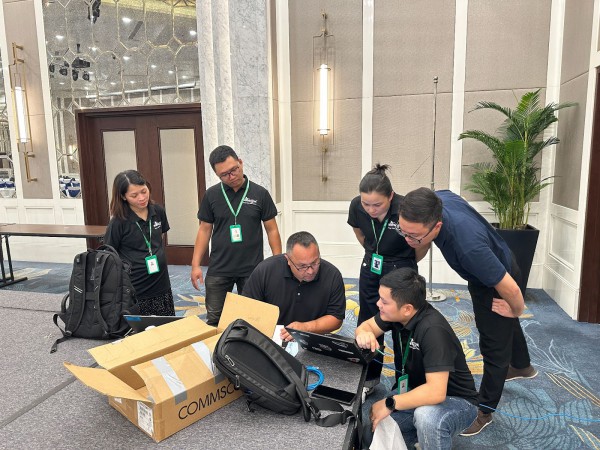 Mối lương duyên xuyên biên giới từ những lần phục vụ chính khách công du Mối lương duyên xuyên biên giới từ những lần phục vụ chính khách công du