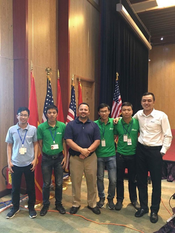 Mối lương duyên xuyên biên giới từ những lần phục vụ chính khách công du Mối lương duyên xuyên biên giới từ những lần phục vụ chính khách công du