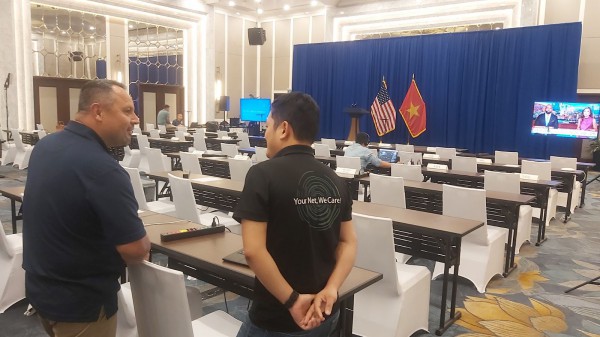 Mối lương duyên xuyên biên giới từ những lần phục vụ chính khách công du Mối lương duyên xuyên biên giới từ những lần phục vụ chính khách công du