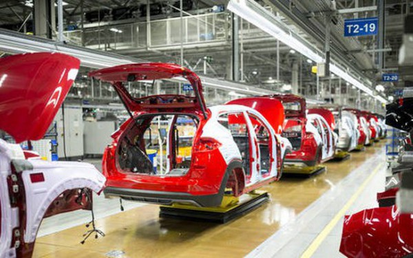 Ngành công nghiệp ô tô Đức gặp khó vì giá năng lượng “độc hại”