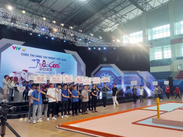 Sẵn sàng cho lễ khai mạc vòng chung kết Robocon Việt Nam 2023