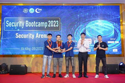 Security Bootcamp 2023: Khi các chuyên gia bảo mật cùng trao đổi với AI