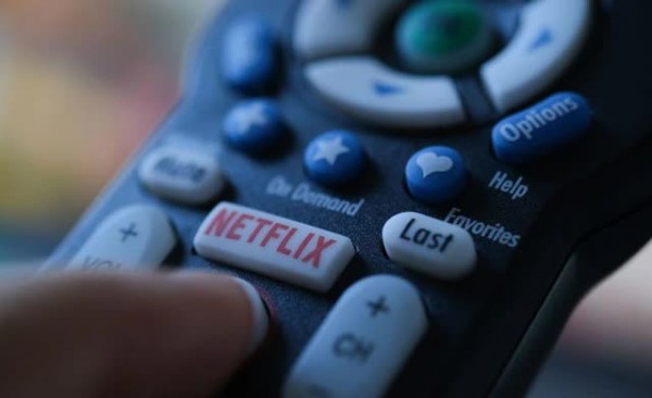 Tại sao các hãng TV vẫn nhồi nhét nút bấm lên điều khiển? Tại sao các hãng TV vẫn nhồi nhét nút bấm lên điều khiển?