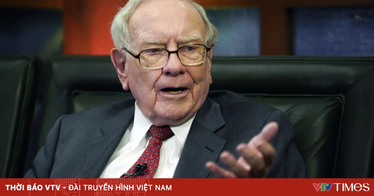 Warren Buffett bán tháo gần một nửa cổ phiếu Apple